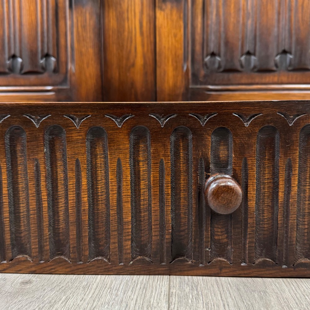 Antique 20th Century Linenfold Dresser In Oak  View XII