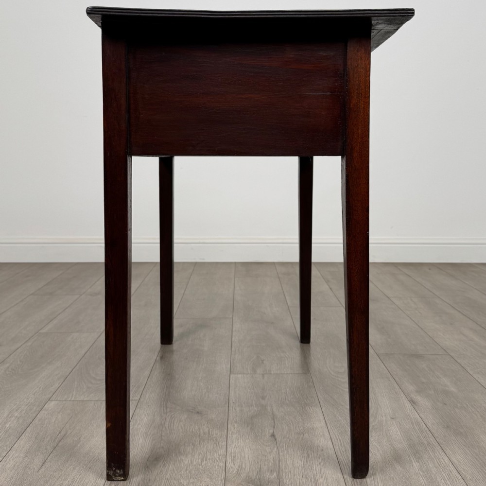 Antique 18th Century Good Quality Writing Table In Mahogany  View III