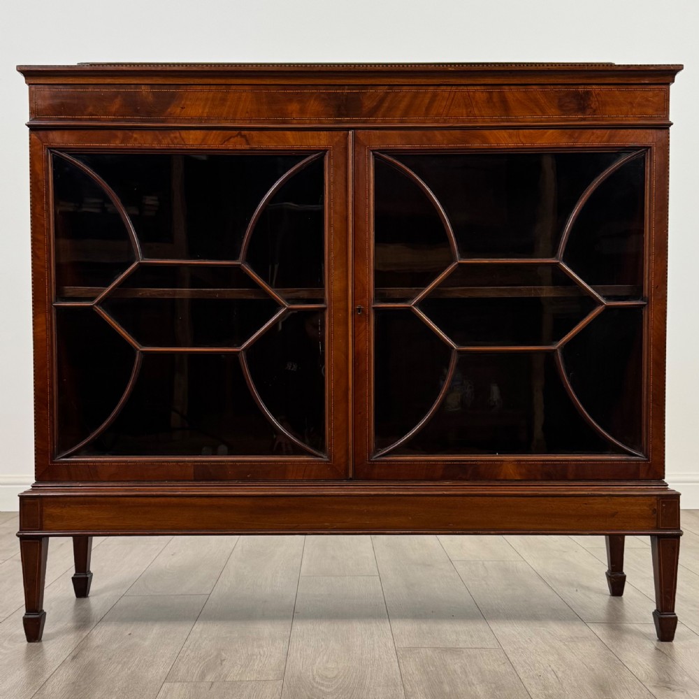  Antique 20th Century Fine Quality Display Cabinet In Mahogany