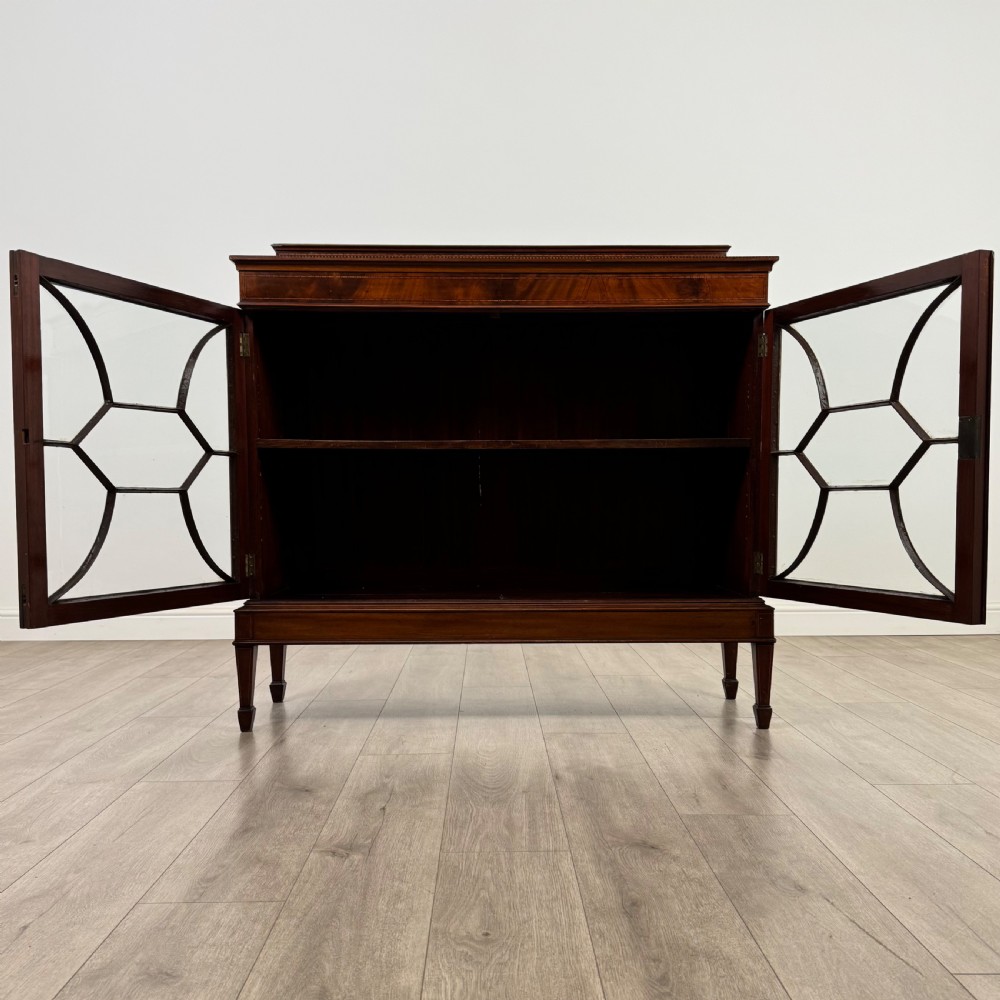  Antique 20th Century Fine Quality Display Cabinet In Mahogany View II