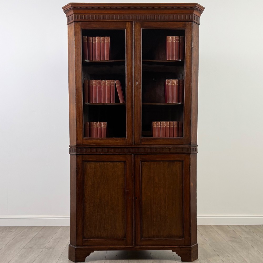 Antique 19th Century Good Quality Corner Cabinet In Oak 