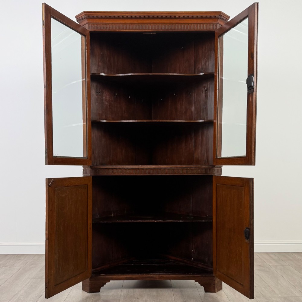 Antique 19th Century Good Quality Corner Cabinet In Oak  View III