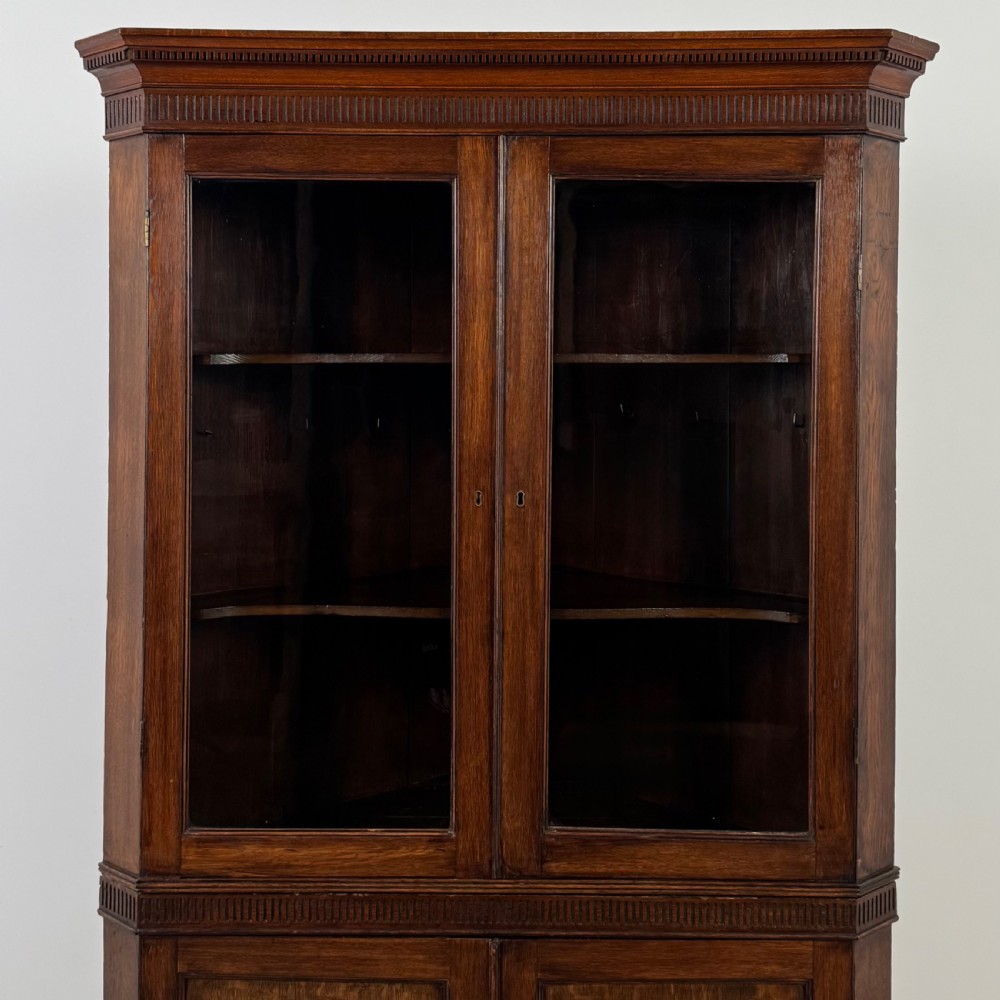 Antique 19th Century Good Quality Corner Cabinet In Oak  View V