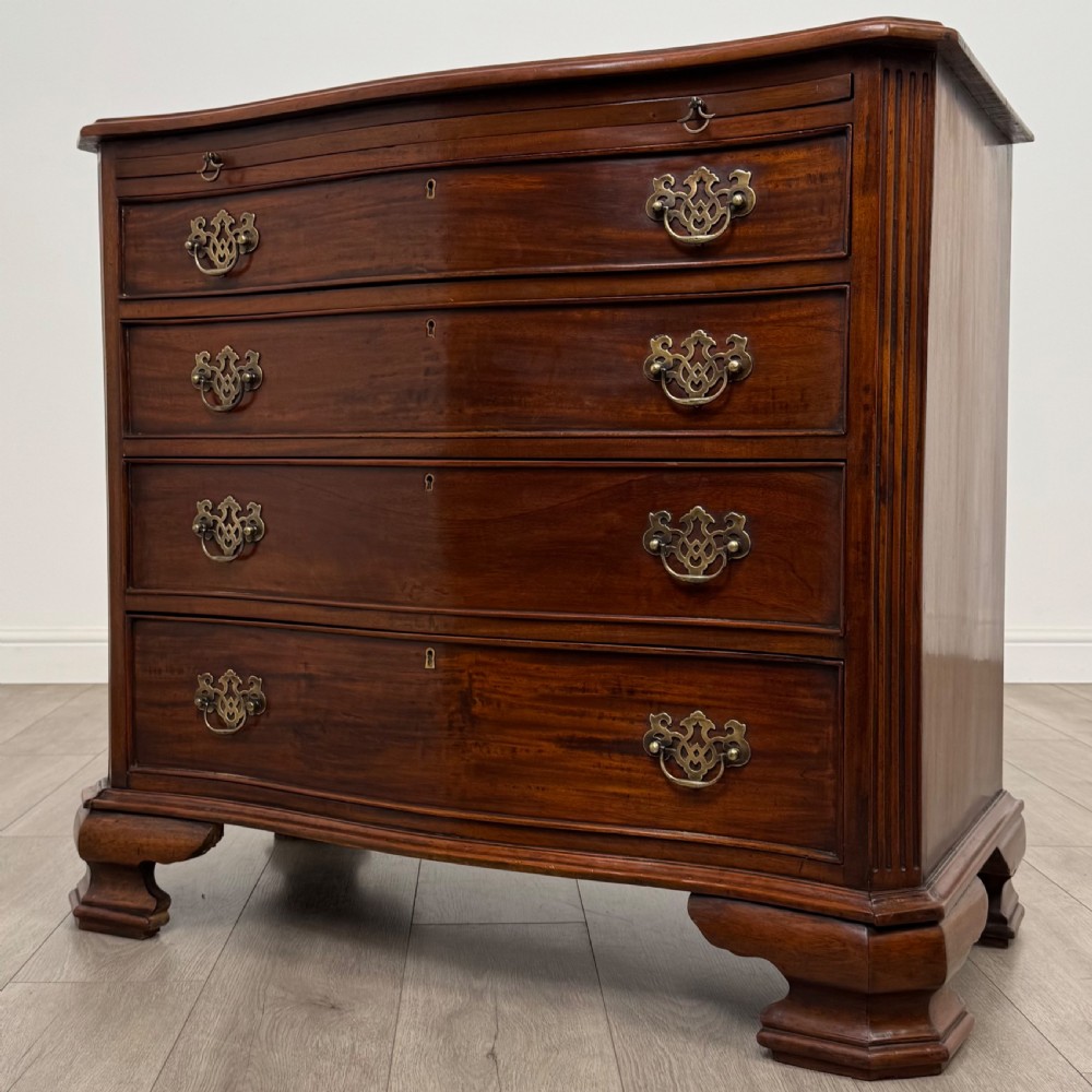 Antique 20th Century Serpentine Chest Of Drawers In Mahogany View II