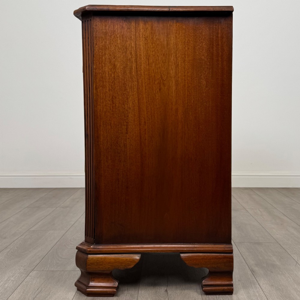 Antique 20th Century Serpentine Chest Of Drawers In Mahogany View III
