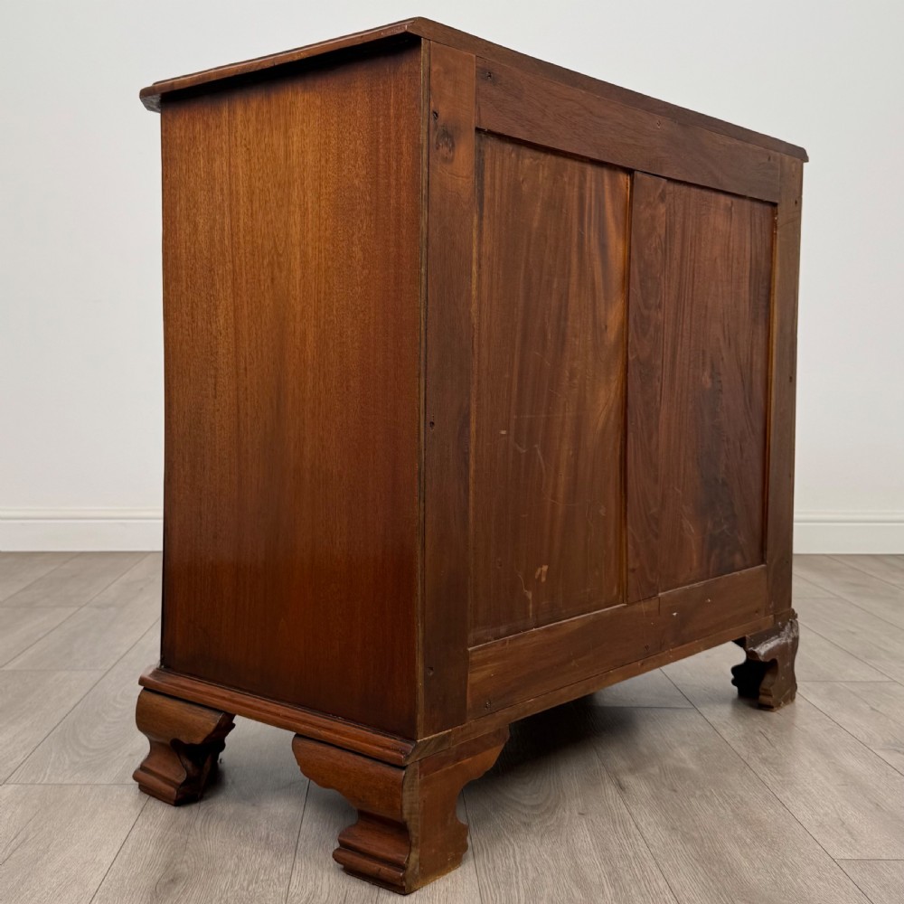 Antique 20th Century Serpentine Chest Of Drawers In Mahogany View V