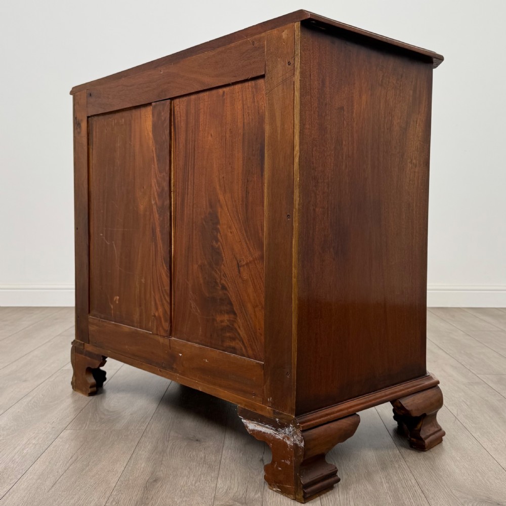 Antique 20th Century Serpentine Chest Of Drawers In Mahogany View VII