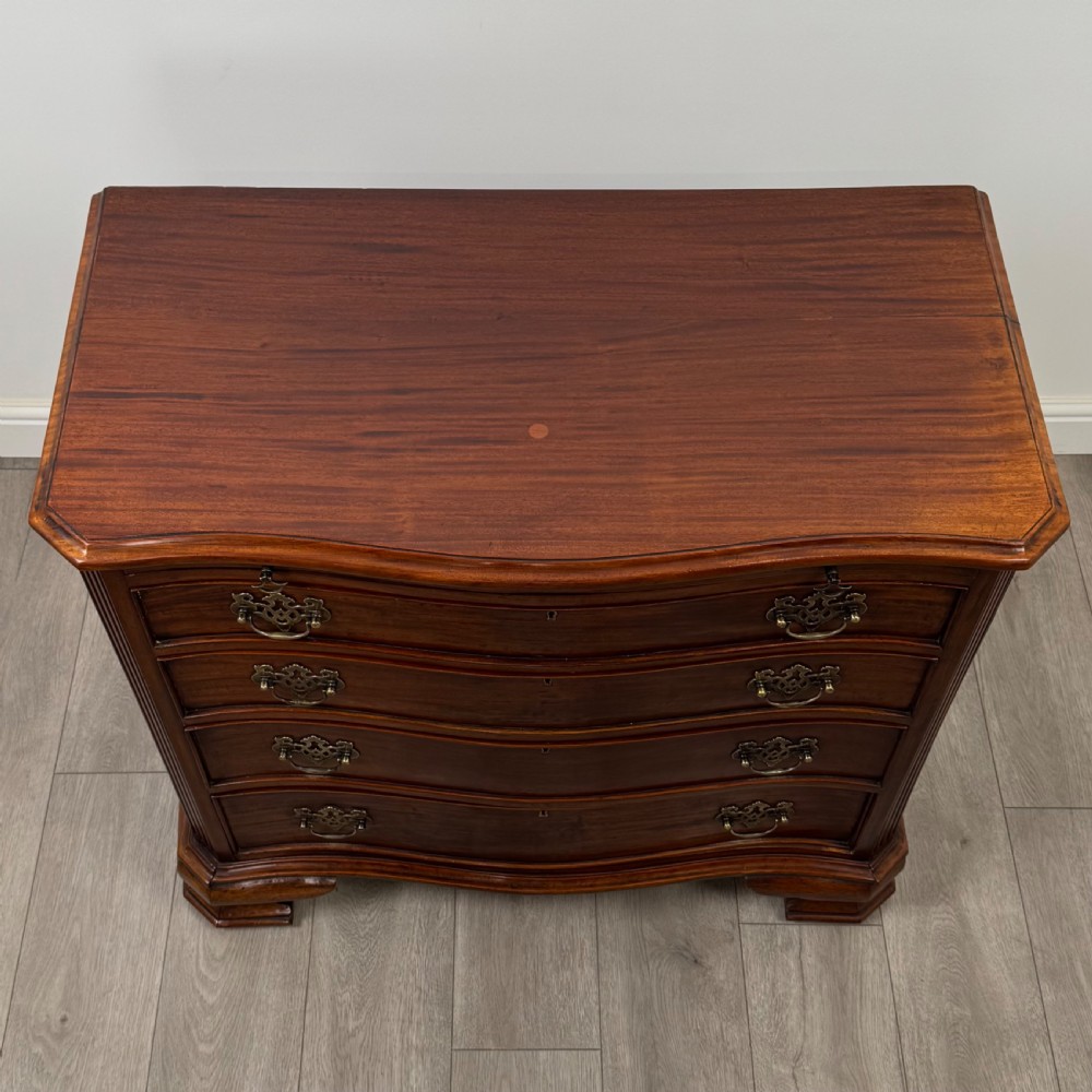 Antique 20th Century Serpentine Chest Of Drawers In Mahogany View X