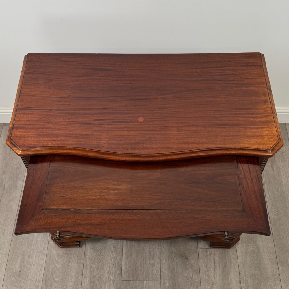 Antique 20th Century Serpentine Chest Of Drawers In Mahogany View XI
