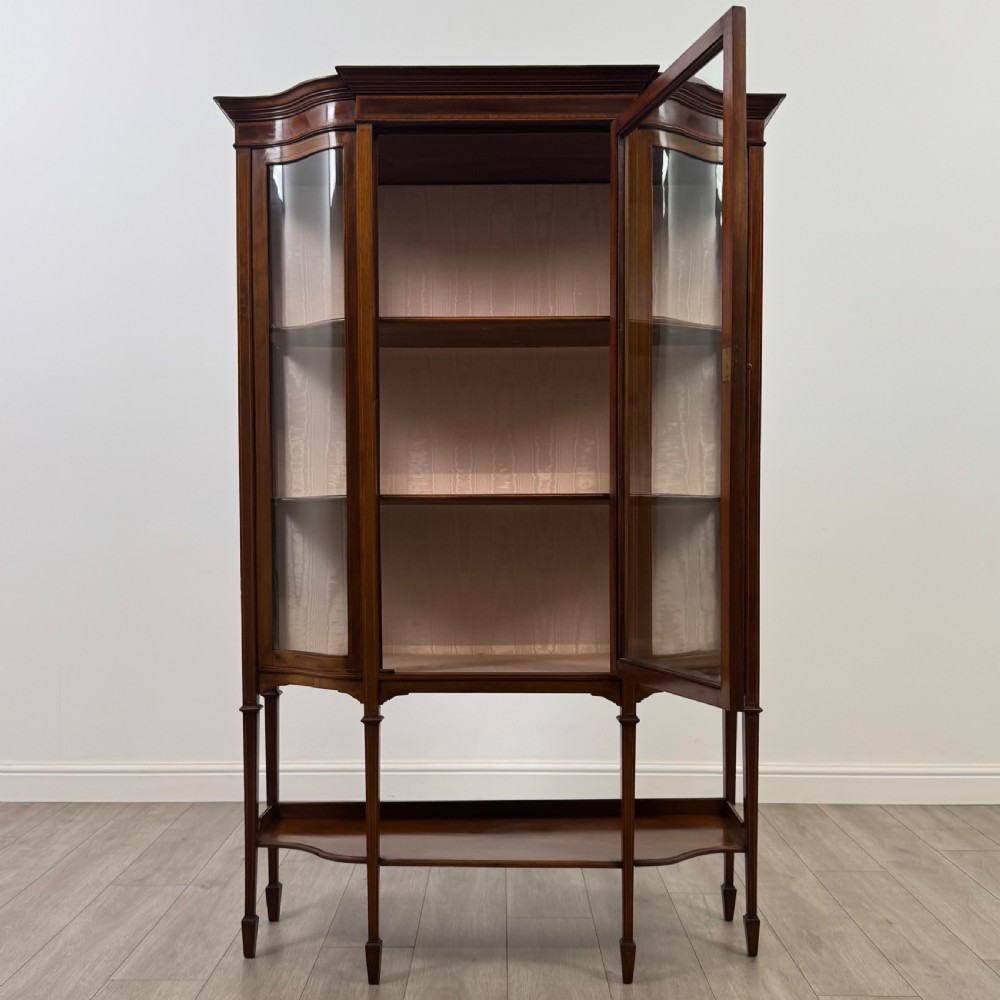 Antique 20th Century Fine Quality Mahogany Display Cabinet  View II