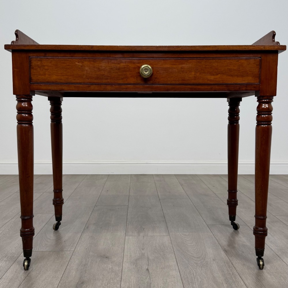 Antique 18th Century Good Quality Writing Table In Mahogany 