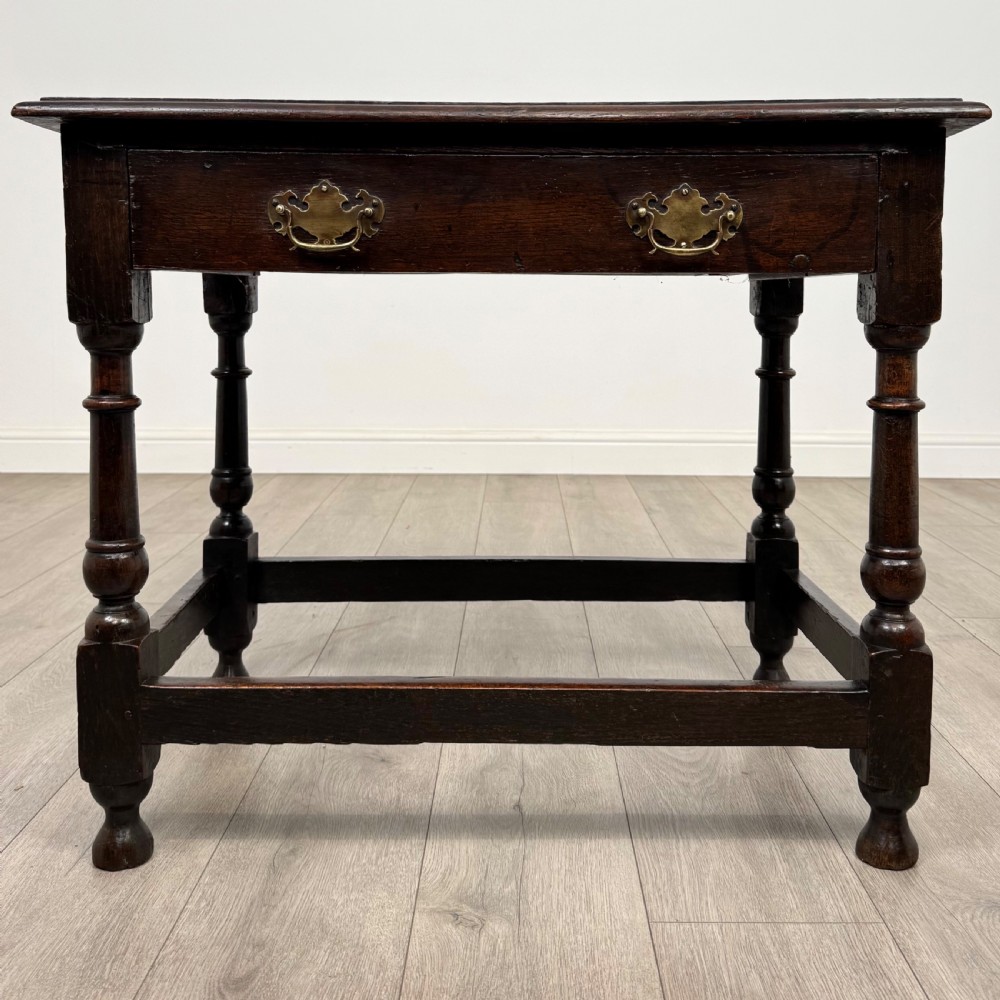 Antique 18th Century Good Quality Side Table In Oak