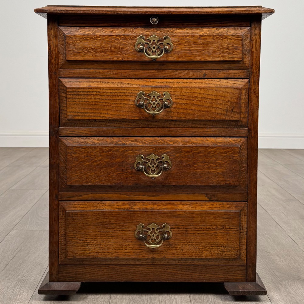 Antique 20th Century Good Quality Small Oak Chest Of Drawers 