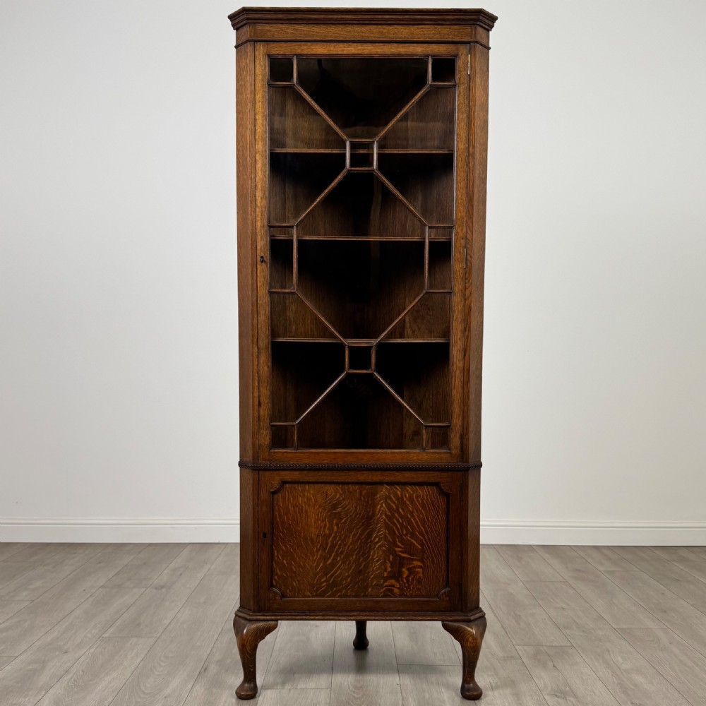 Antique 20th Century Fine Quality Corner Cabinet In Oak View II