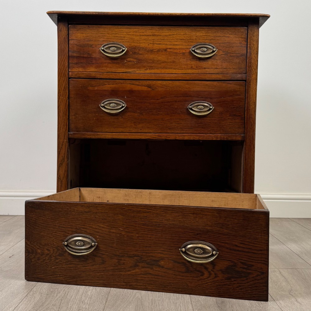 Antique 19th Century Small Chest Of Drawers In Oak View XI