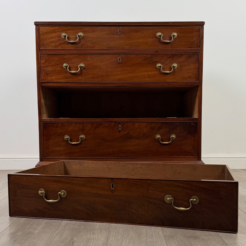 Antique 18th Century Good Quality Mahogany Chest Of Drawers View XI