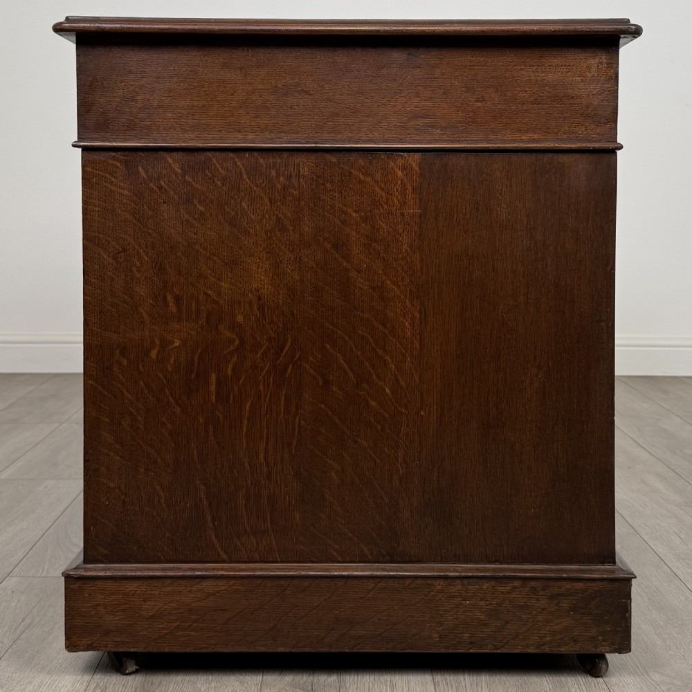 Antique 19th Century Fine Quality Pedestal Desk In Oak  View III