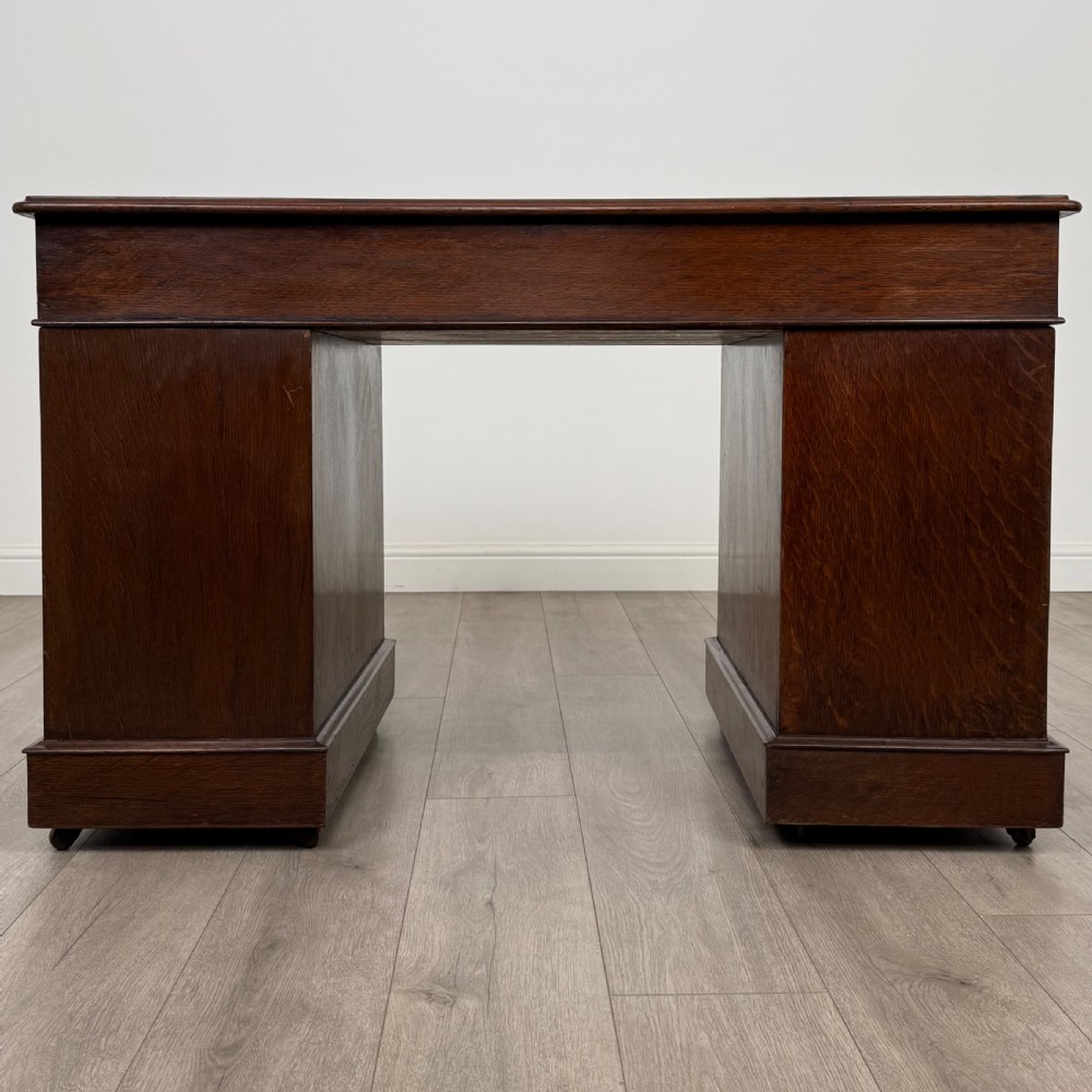 Antique 19th Century Fine Quality Pedestal Desk In Oak  View V