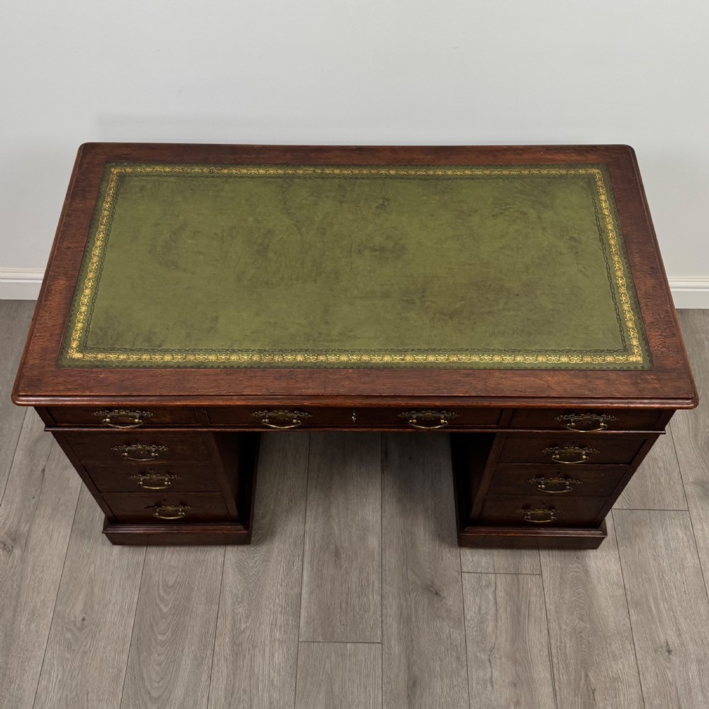 Antique 19th Century Fine Quality Pedestal Desk In Oak  View IX