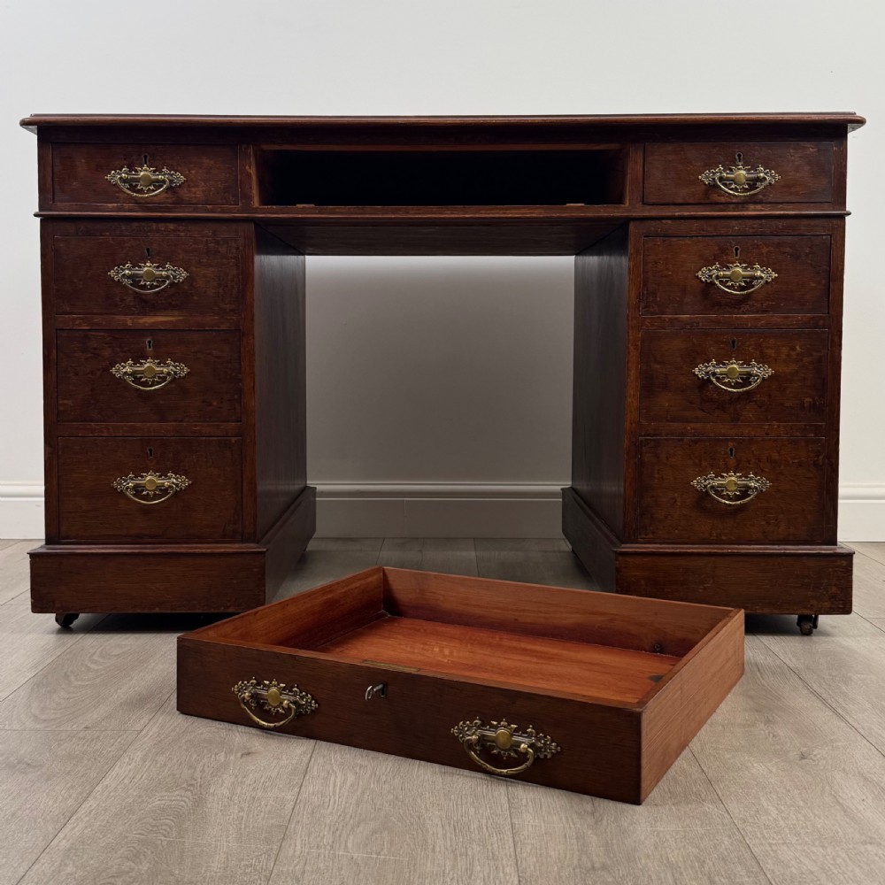 Antique 19th Century Fine Quality Pedestal Desk In Oak  View X