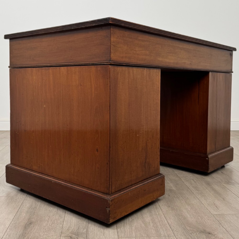  Antique 20th Century Good Quality Pedestal Desk In Mahogany View IV