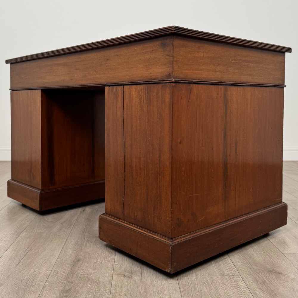  Antique 20th Century Good Quality Pedestal Desk In Mahogany View VI