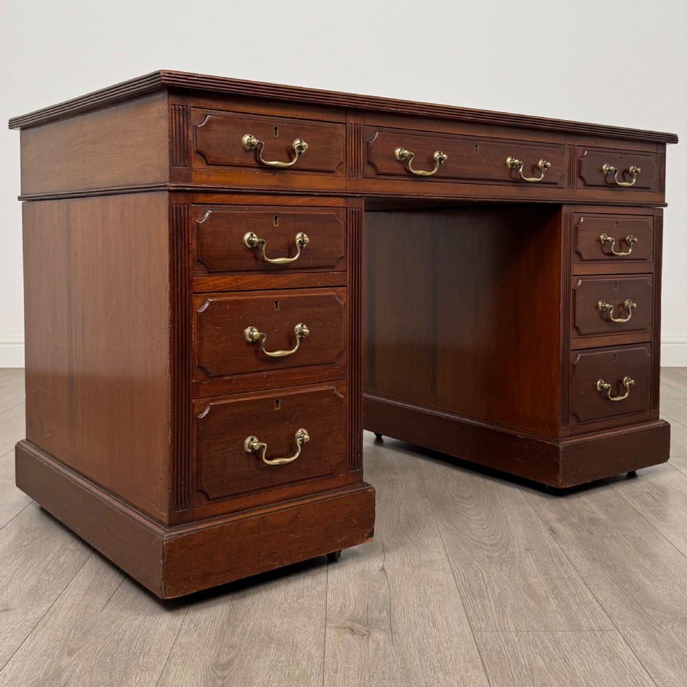  Antique 20th Century Good Quality Pedestal Desk In Mahogany View VIII