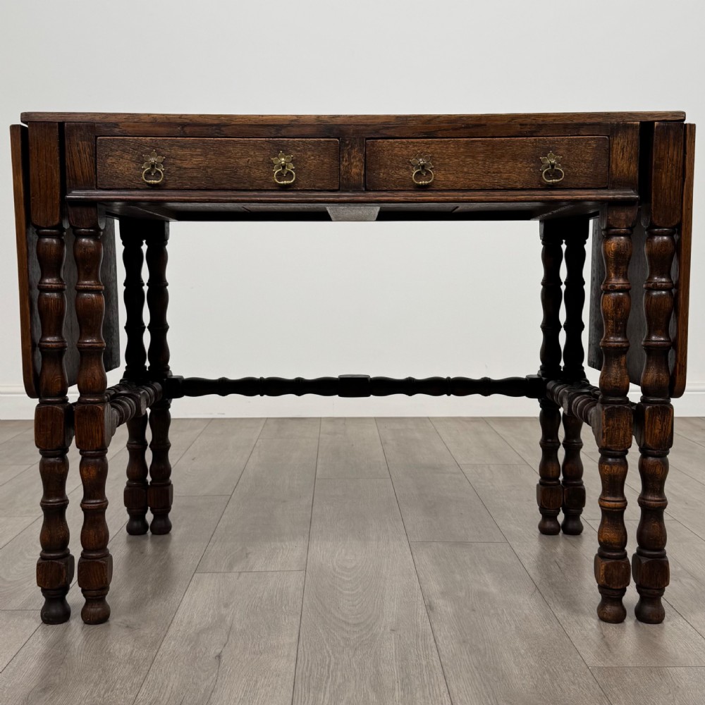 Antique 20th Century Unique Drop Leaf Side Table In Oak 