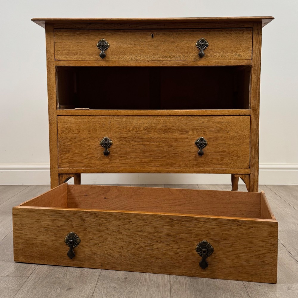 Antique 20th Century Good Quality Golden Oak Chest Of Drawers View XI