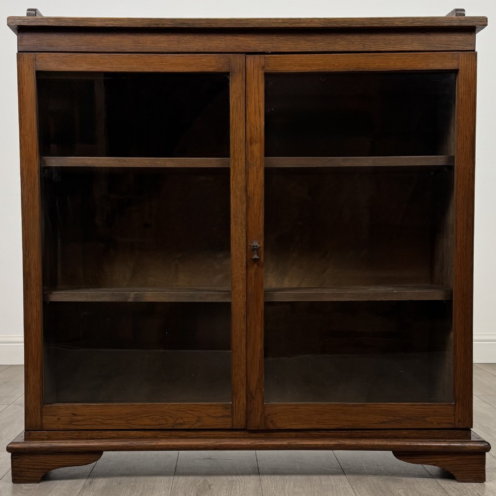 Antique 20th Century Good Quality Glazed Cabinet In Oak  View II