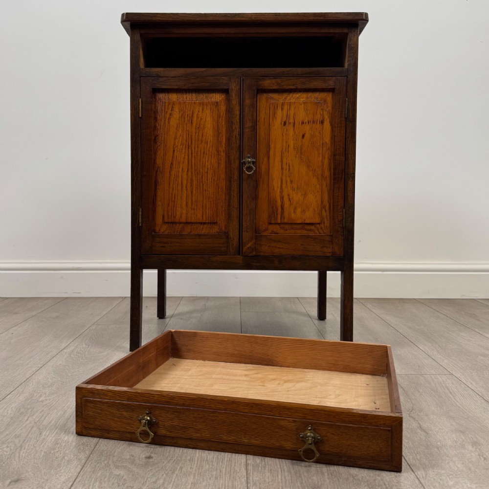  Antique 20th Century Good Quality Small Oak Cupboard  View XI