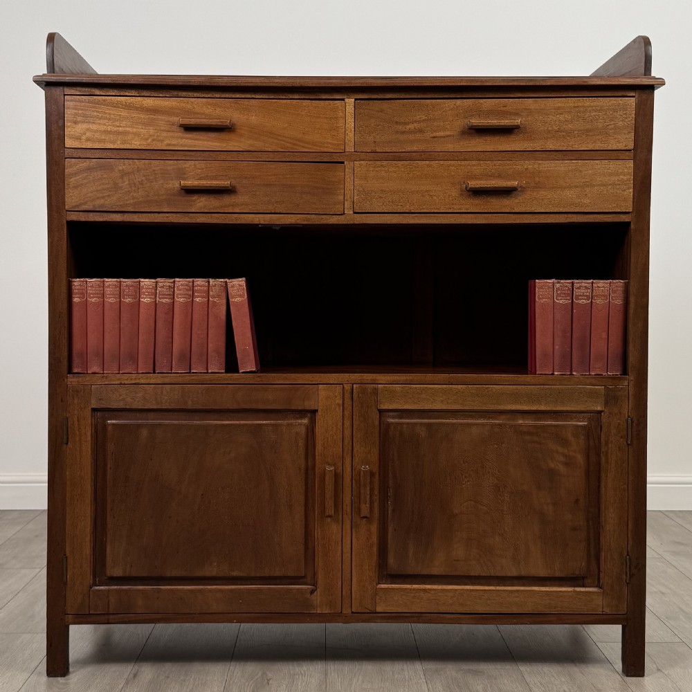 Antique 20th Century Good Quality Cupboard In Walnut