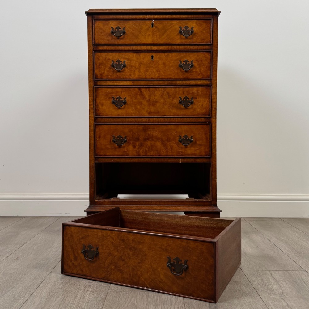 Antique 20th Century Chest Of Drawers In Burr Walnut View X