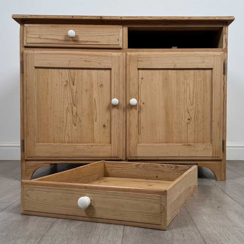 Antique 20th Century Good Quality Pine Cupboard  View XI