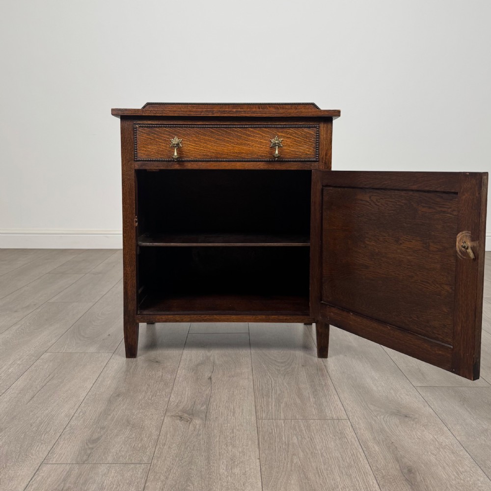 Antique 20th Century Good Quality Small Oak Cupboard  View II