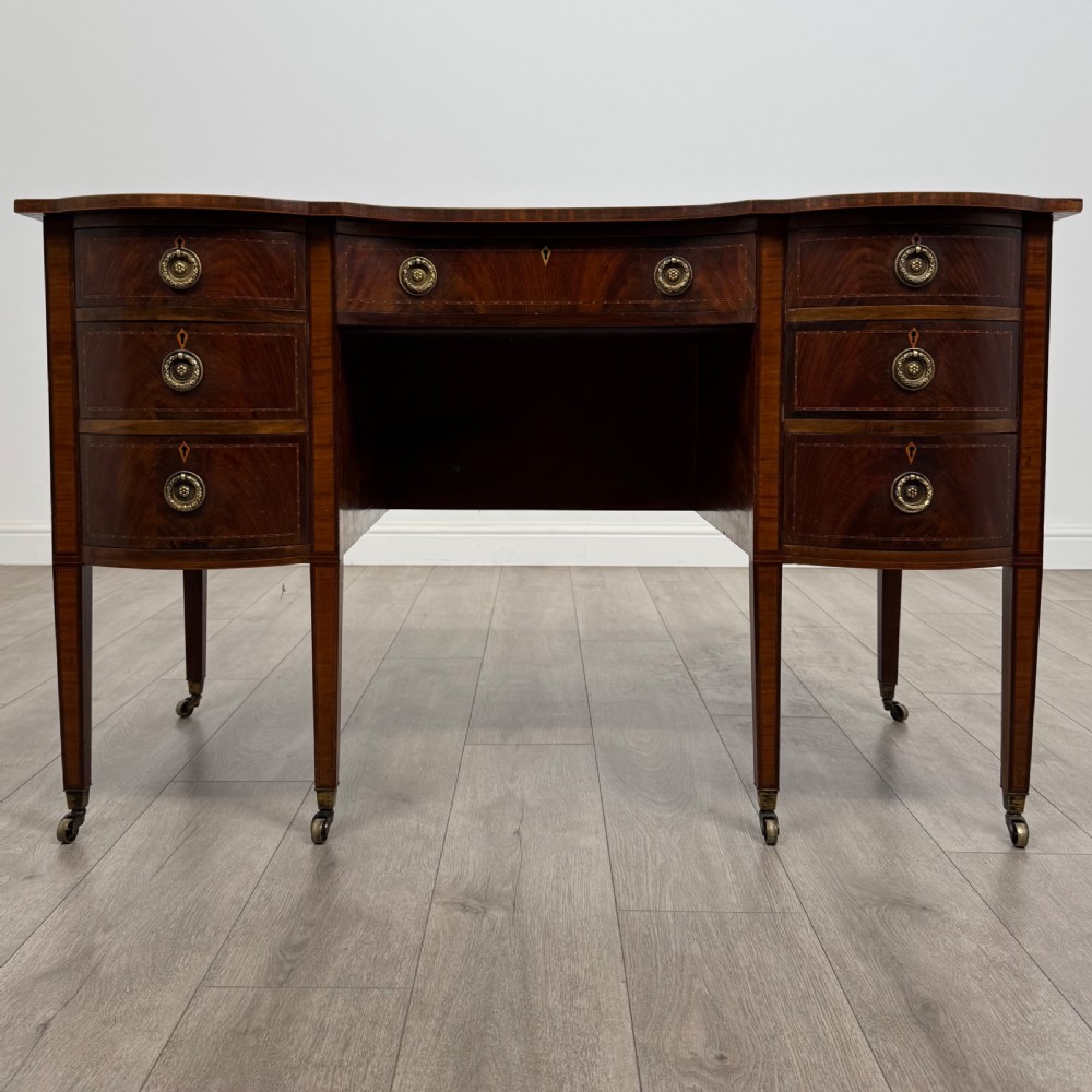 Antique 20th Century Unique Kneehole Desk In Mahogany