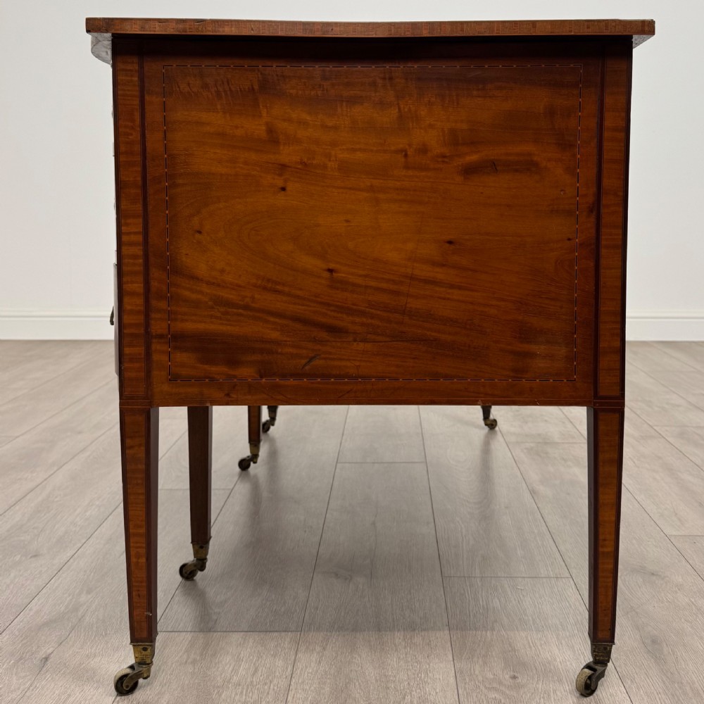 Antique 20th Century Unique Kneehole Desk In Mahogany View III