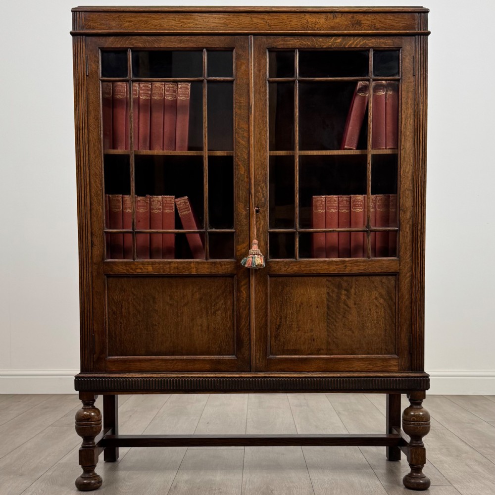 Antique 20th Century Fine Quality Oak Display Cabinet