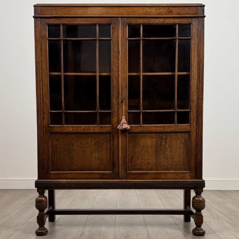 Antique 20th Century Fine Quality Oak Display Cabinet View II