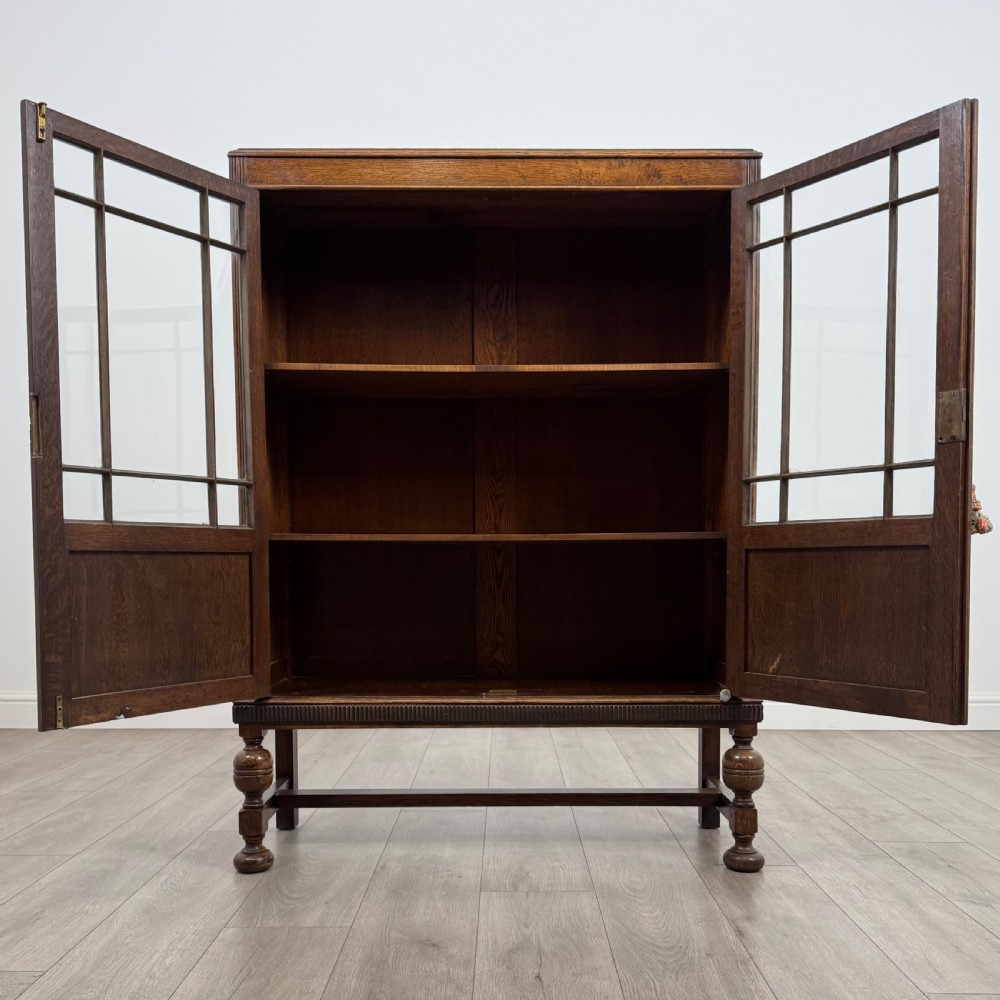 Antique 20th Century Fine Quality Oak Display Cabinet View III