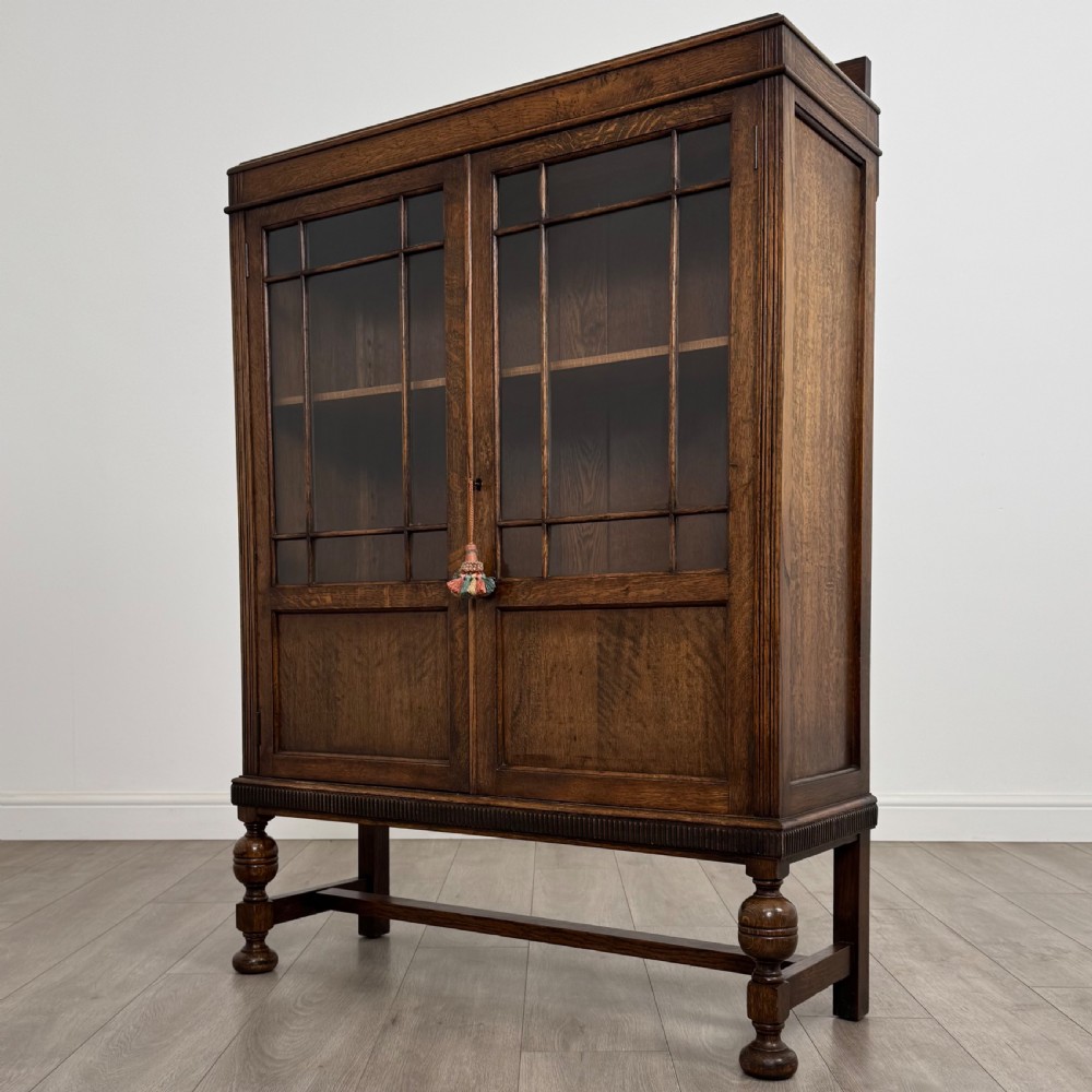 Antique 20th Century Fine Quality Oak Display Cabinet View IV