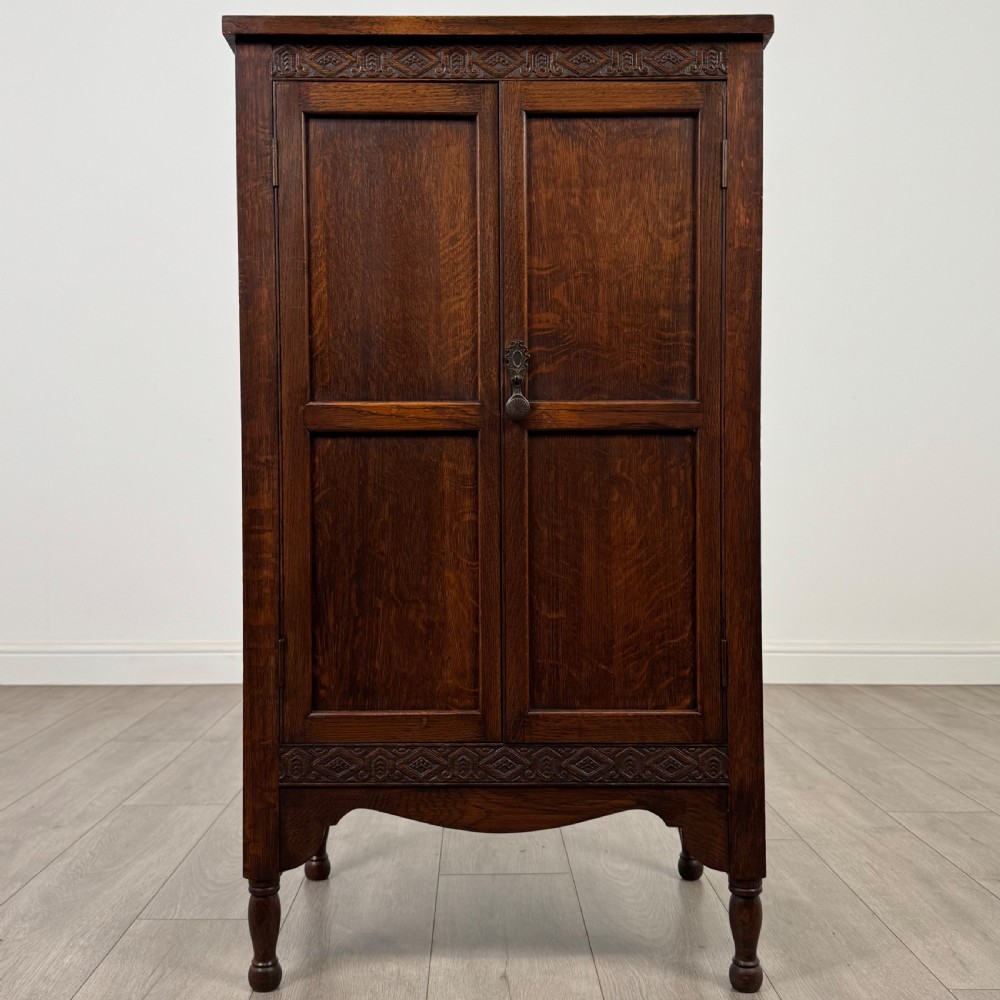  Antique 20th Century Good Quality Cupboard In Oak 