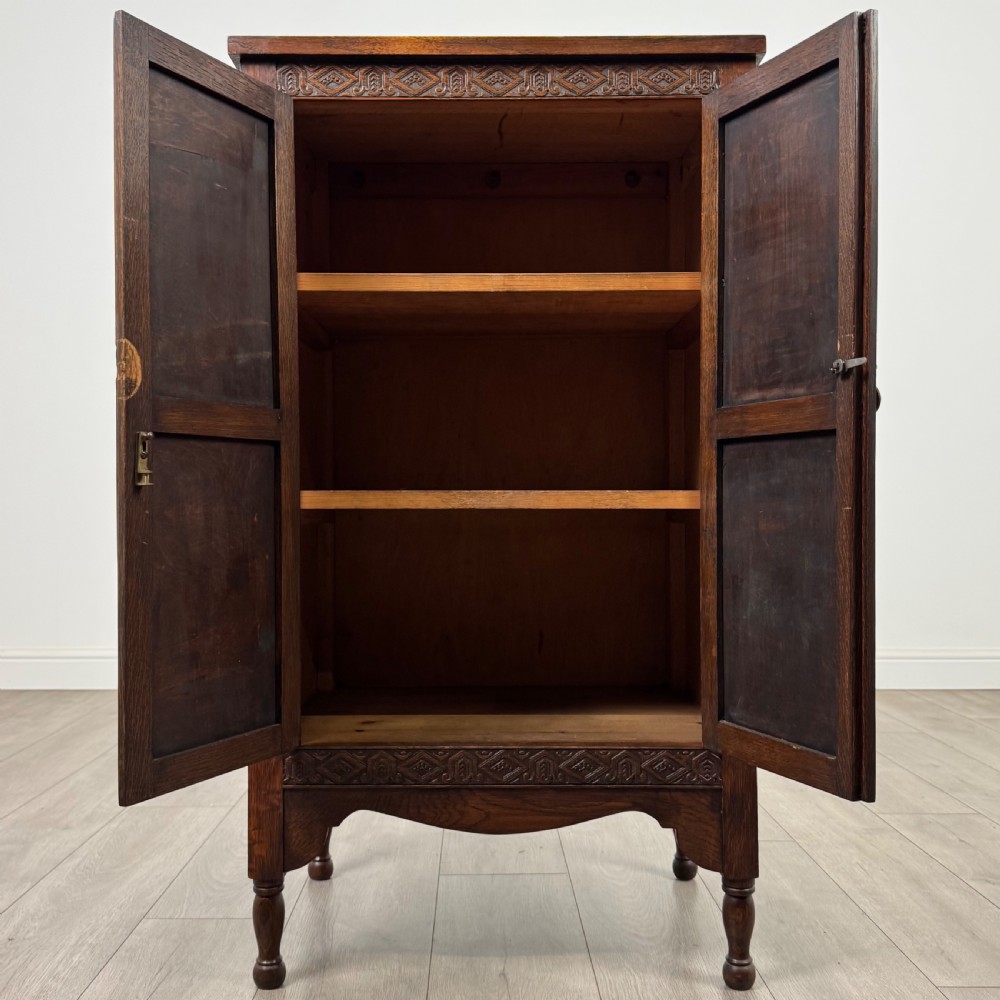  Antique 20th Century Good Quality Cupboard In Oak  View II
