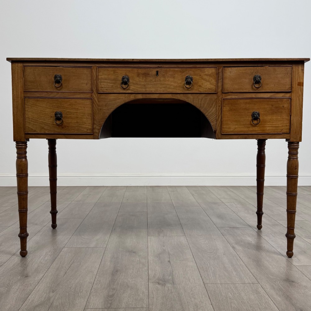 Antique 18th Century Good Quality Writing Table In Mahogany