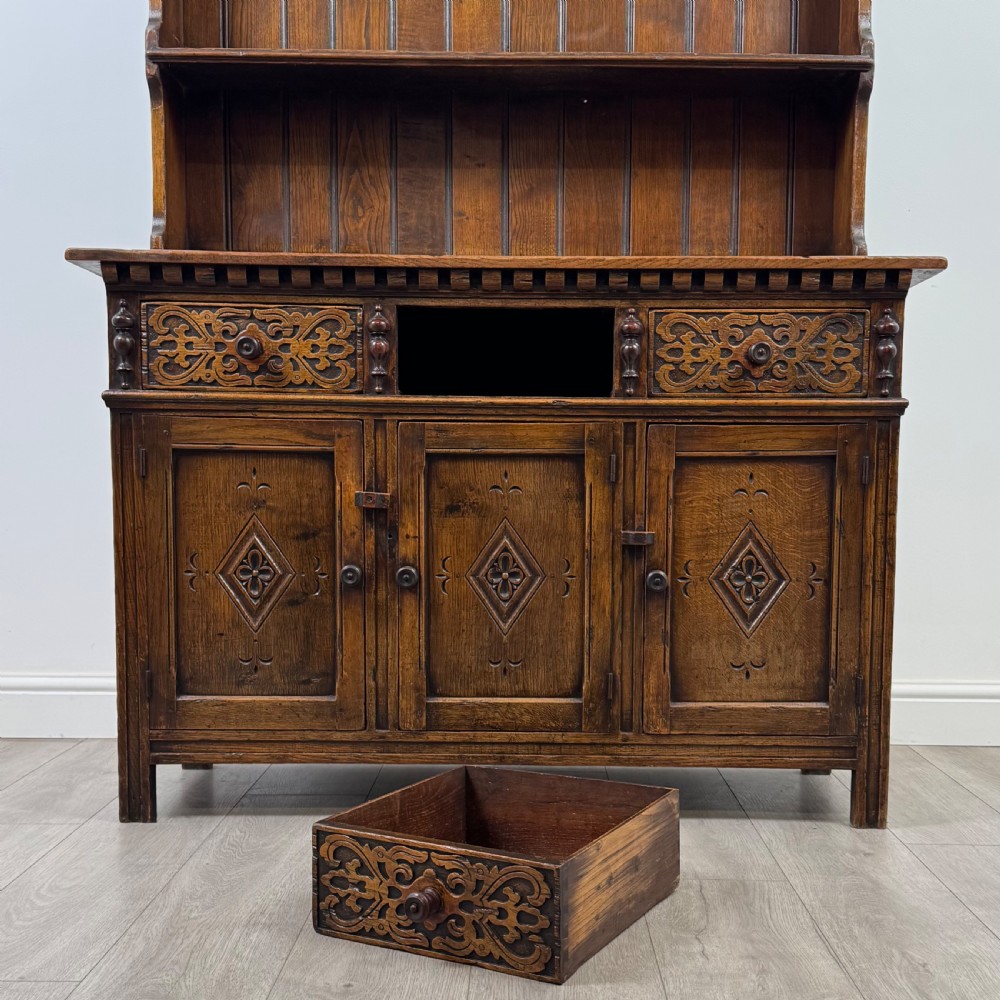 Antique 20th Century Fine Quality Carved Oak Dresser  View XII