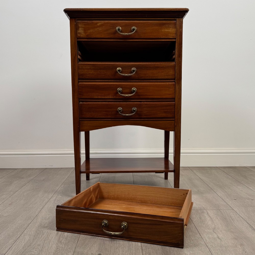 Antique 20th Century Good Quality Cabinet In Mahogany View X