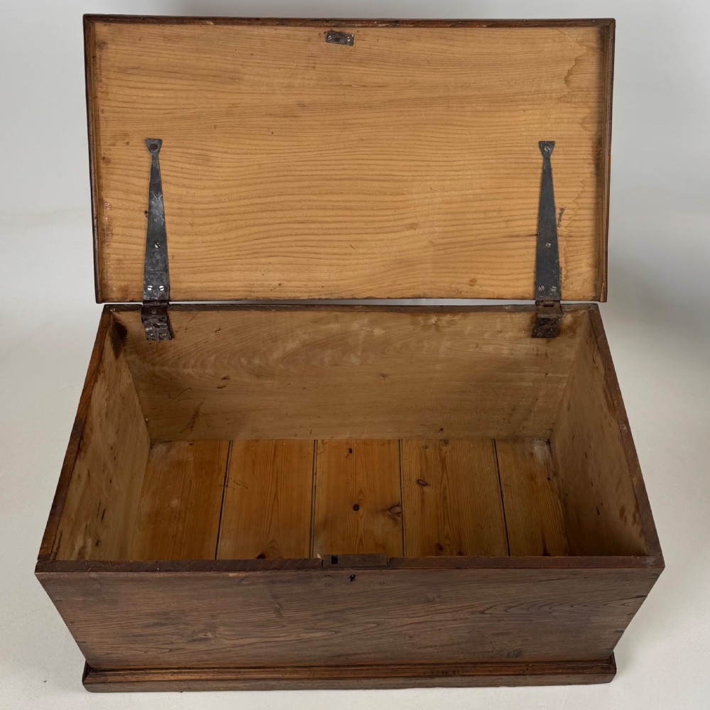 Antique 19th Century Fine Quality Blanket Box In Oak  View X