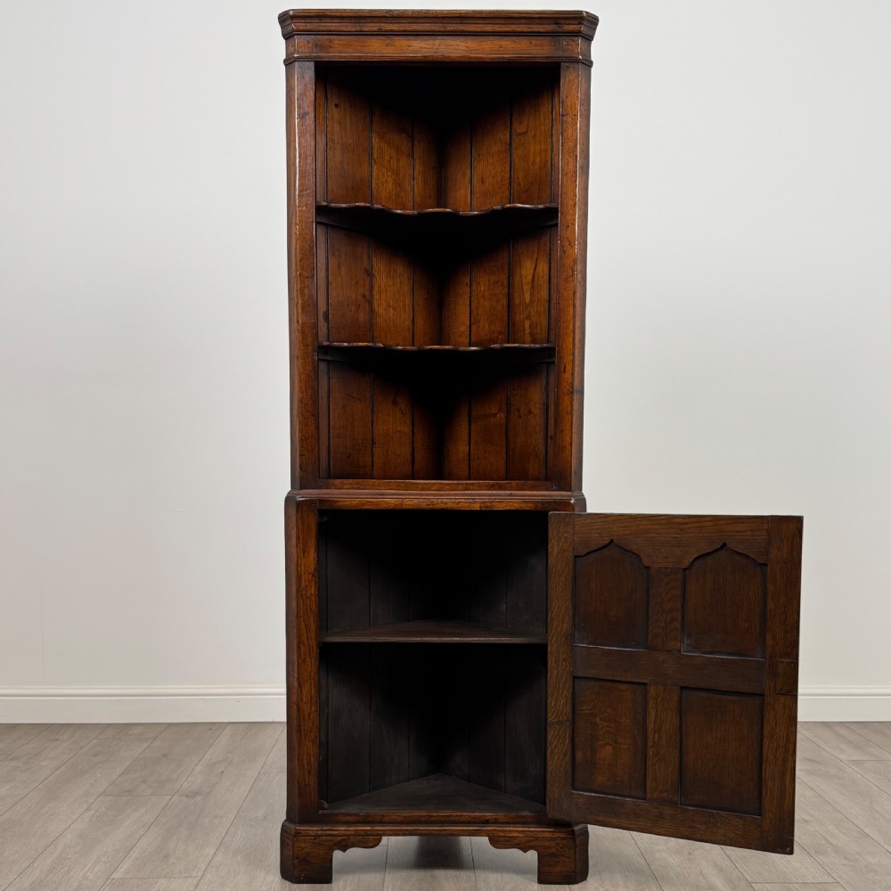 Antique 20th Century Fine Quality Corner Cabinet In Oak  View II