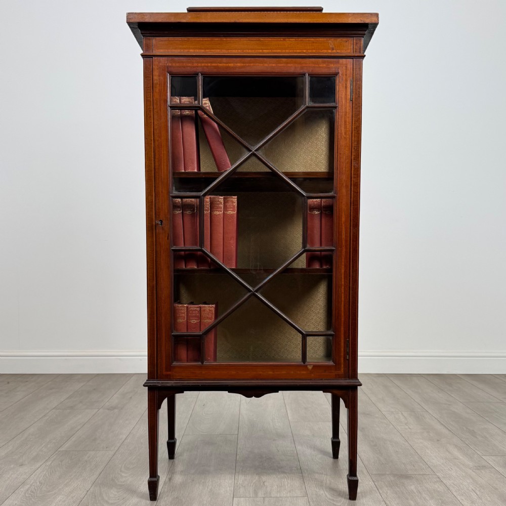 Antique 20th Century Good Quality Display Cabinet In Mahogany 