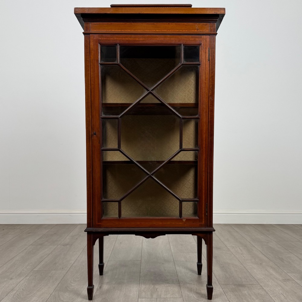 Antique 20th Century Good Quality Display Cabinet In Mahogany  View II